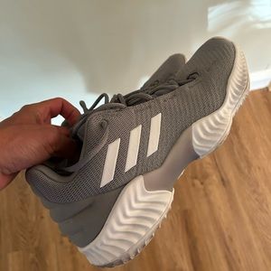 10.5 men’s Adidas basketball